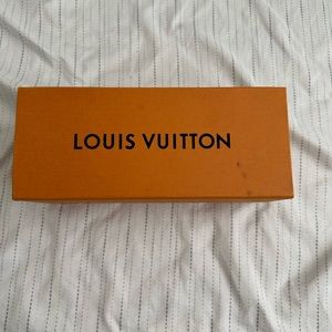 Lv perfume box, see condition.